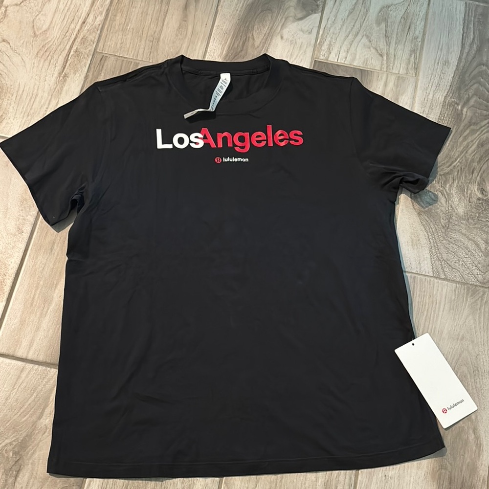 Lululemon Athletica Black and Red Short Sleeve Tee
